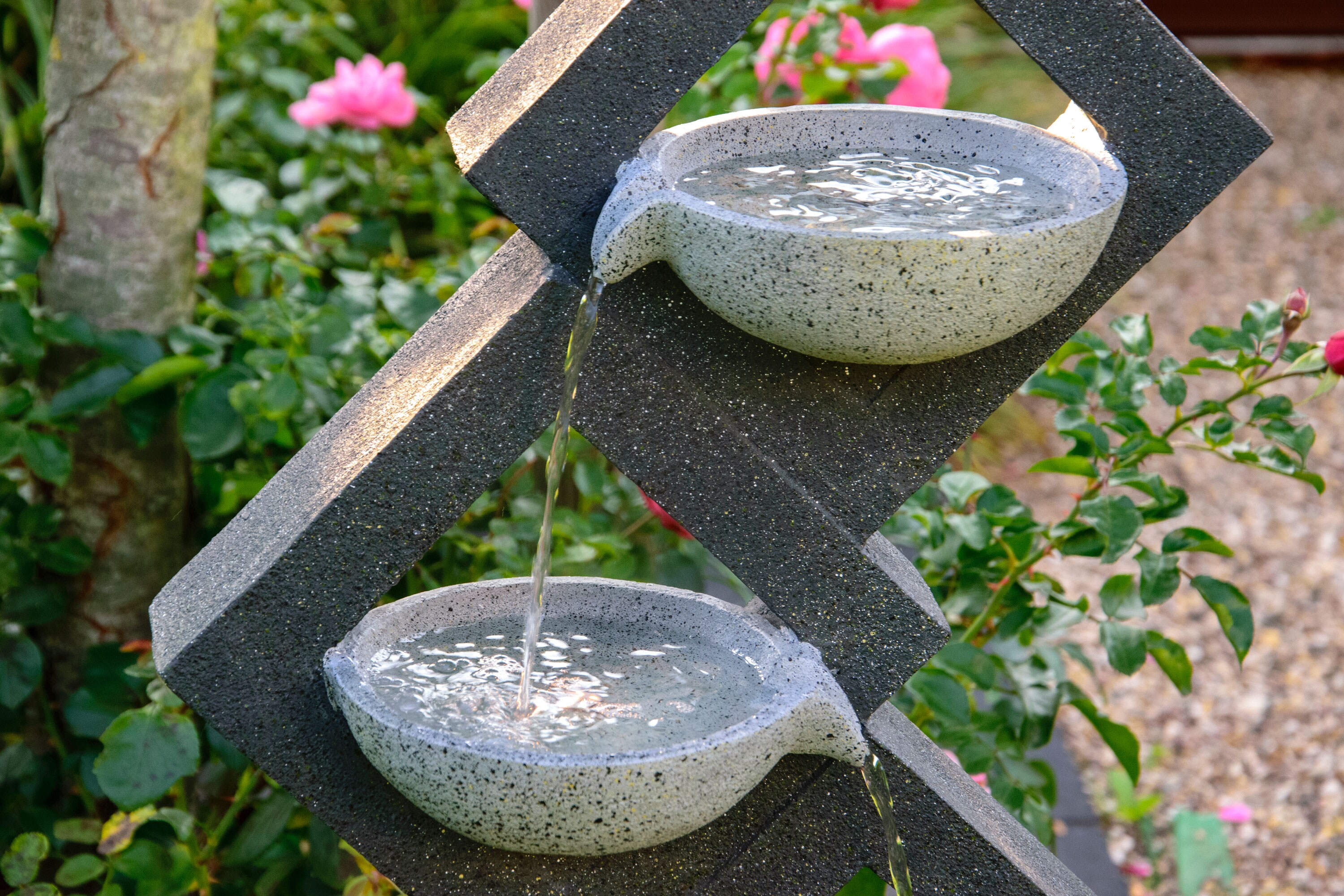dobar Polyresin-Brunnen mit Pumpe und LEDs, eckig mit 4 Schalen, dunkelgrau