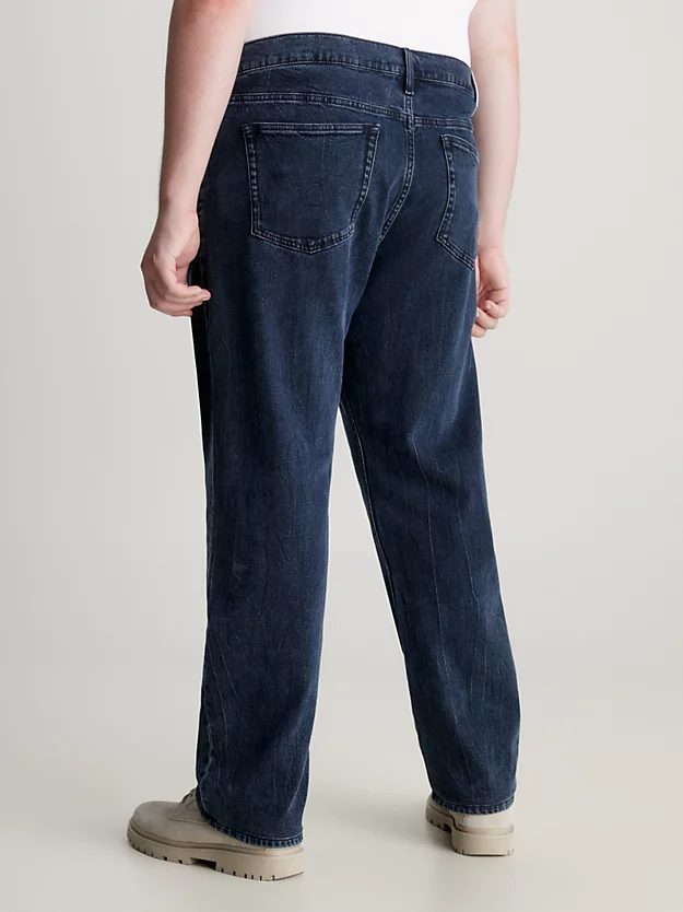 Calça jeans afunilada plus size