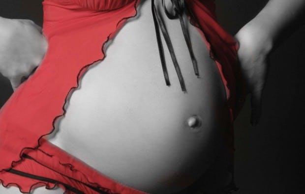 Babybauch-Fotoshooting in Berlin als Geschenkidee