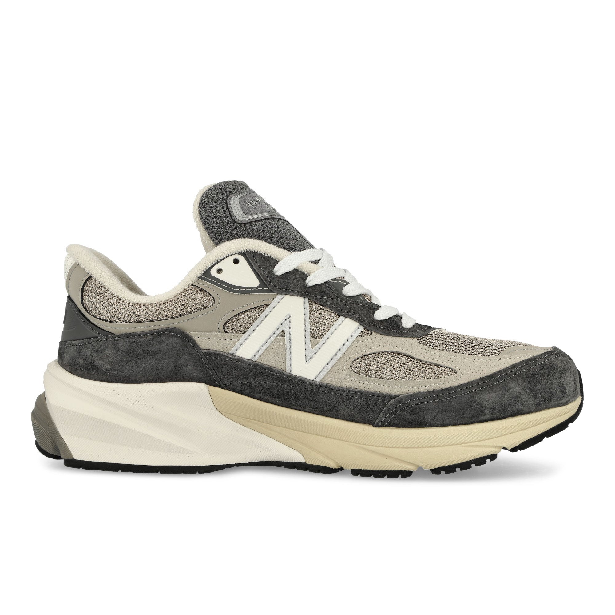 New Balance<br>U990GR6