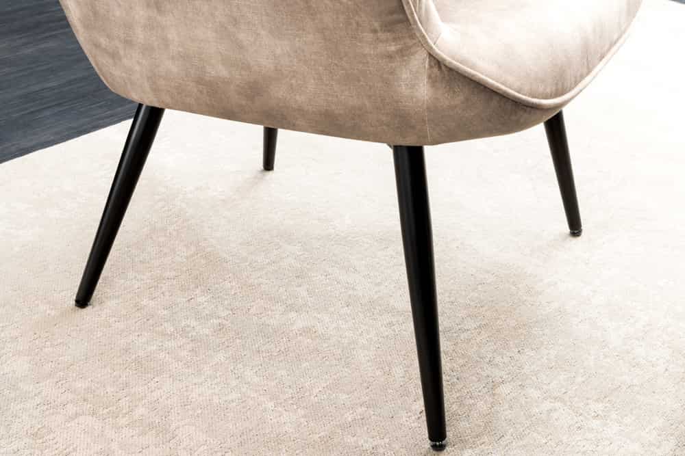 Moderner Sessel SCANDINAVIA champagner beige Samt schwarze Metallbeine mit Armlehne