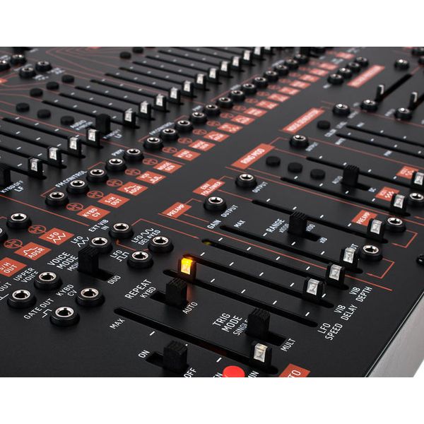 Behringer 2600
