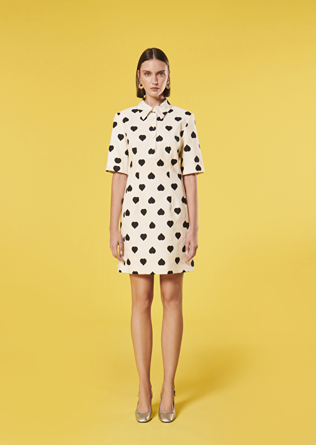Robe Robinécrue à motif coeur noir