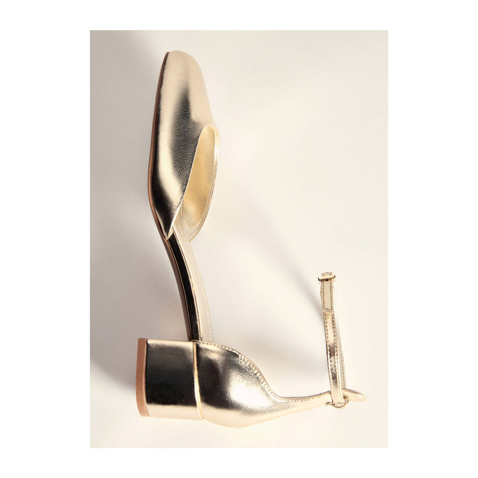 Mango pumps goud