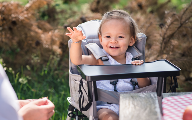 One2Stay Kinderhochstuhl faltbar mit abnehmbaren Esstisch