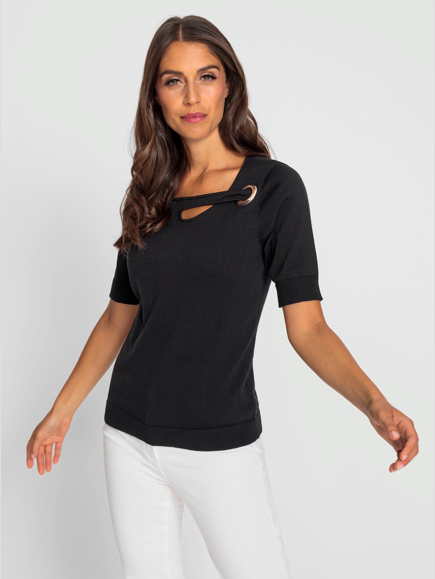 Pull jolis détails à l'encolure