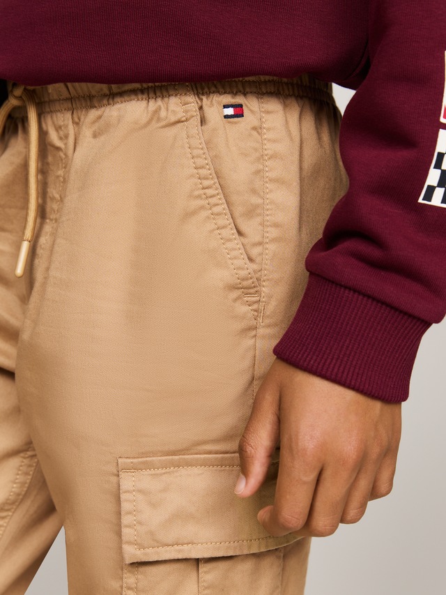Tommy Hilfiger Cargohose »CARGO PULL ON COTTON PANTS«  mit Logo-Badge, im Cargo-Stil