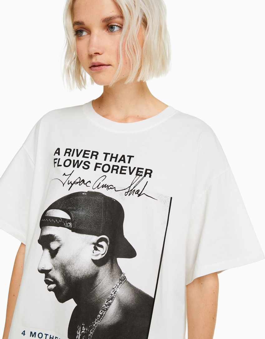 Camiseta de manga curta com estampa do Tupac
