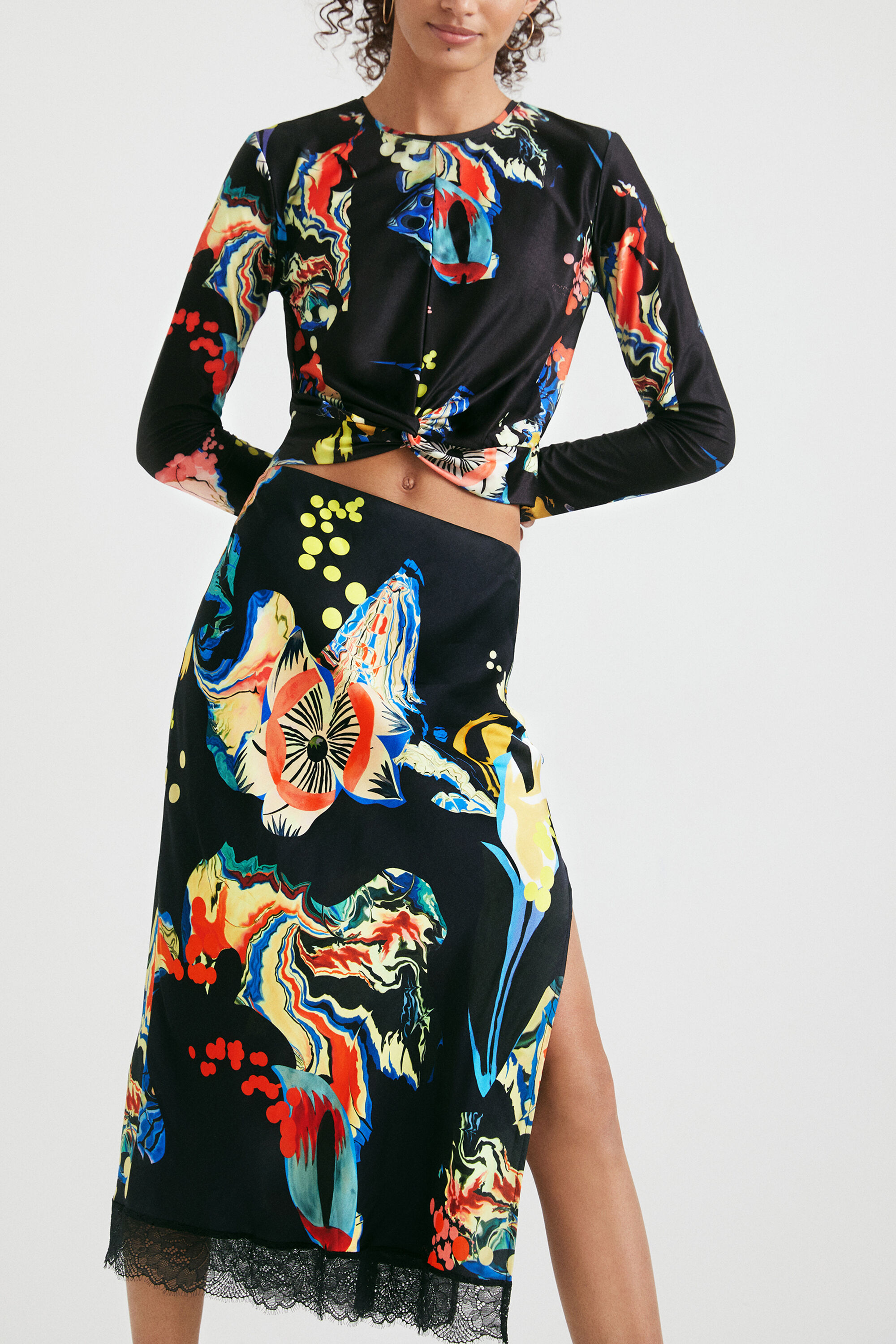 Saia midi justa estampada