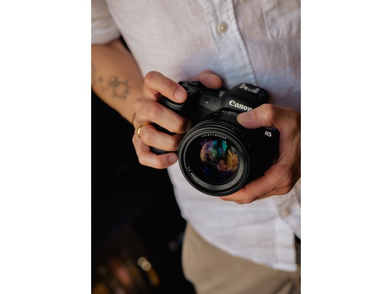 Voigtländer Festbrennweite 50mm F/1 Nokton asph. – Canon RF Standardobjektiv mit extrem hoher Lichtstärke und manuellem Fokus