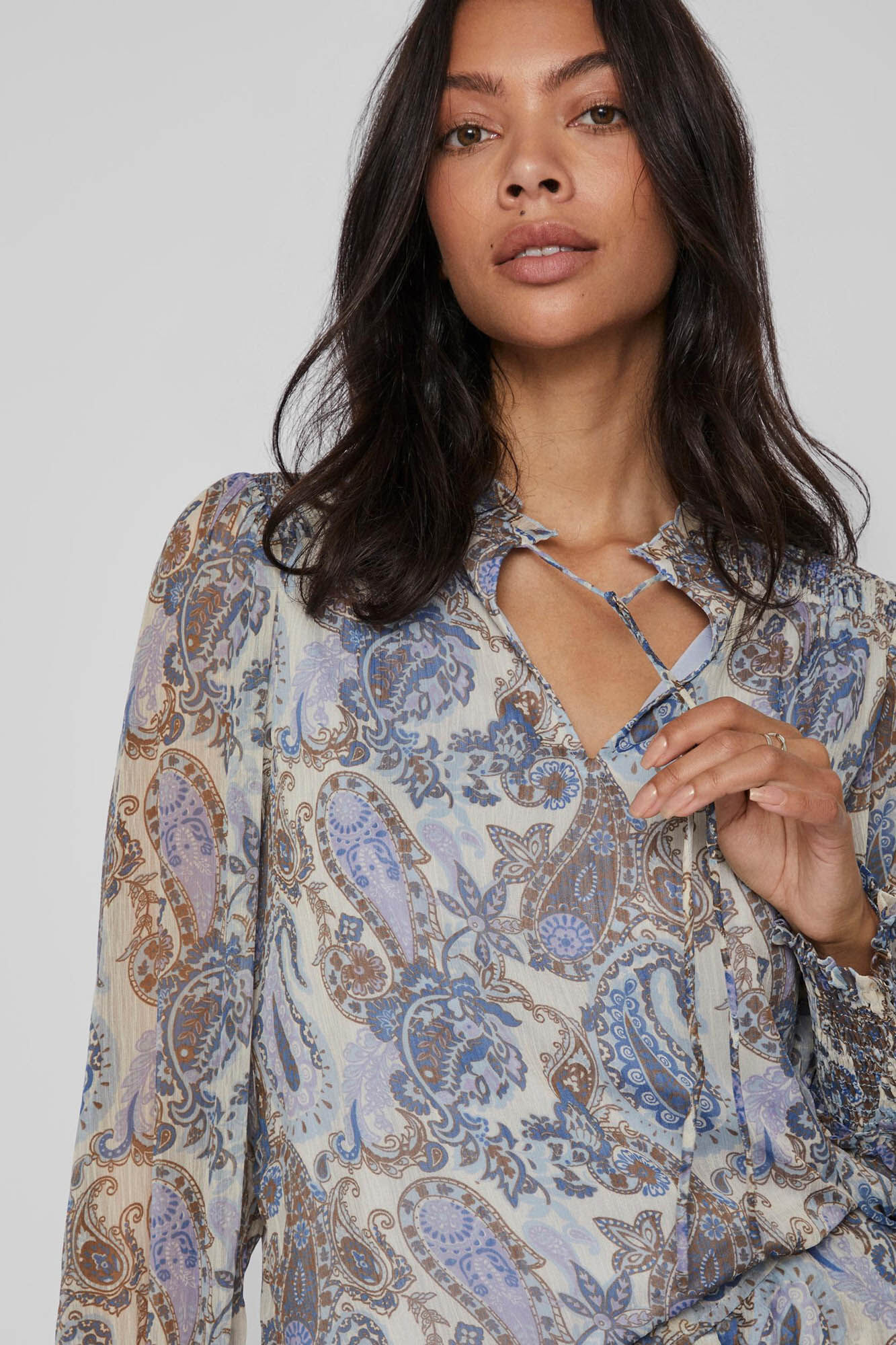 Blusa de manga comprida com estampa paisley - Cinza