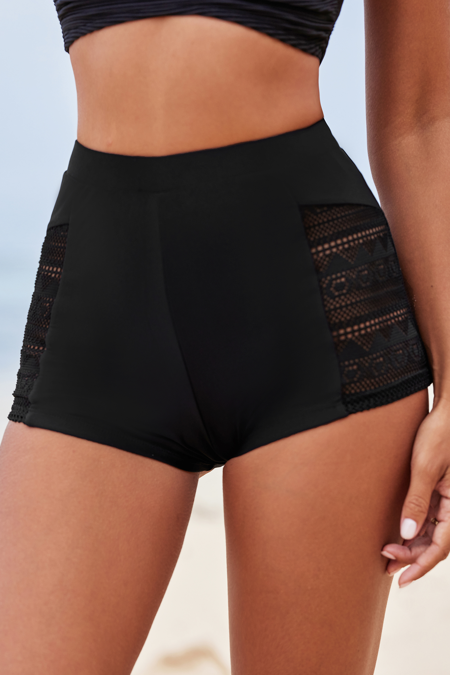 Short de bain taille haute découpé noir rétro