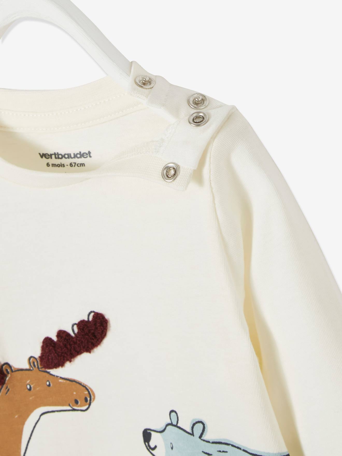Camiseta lisa bege tamanho médio para bebê menino com estampa de animais selvagens.