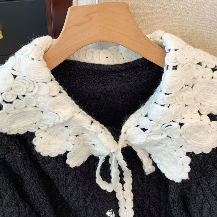 Dute - Kabelgebreide cardigan met effen kant en hartknoopjes