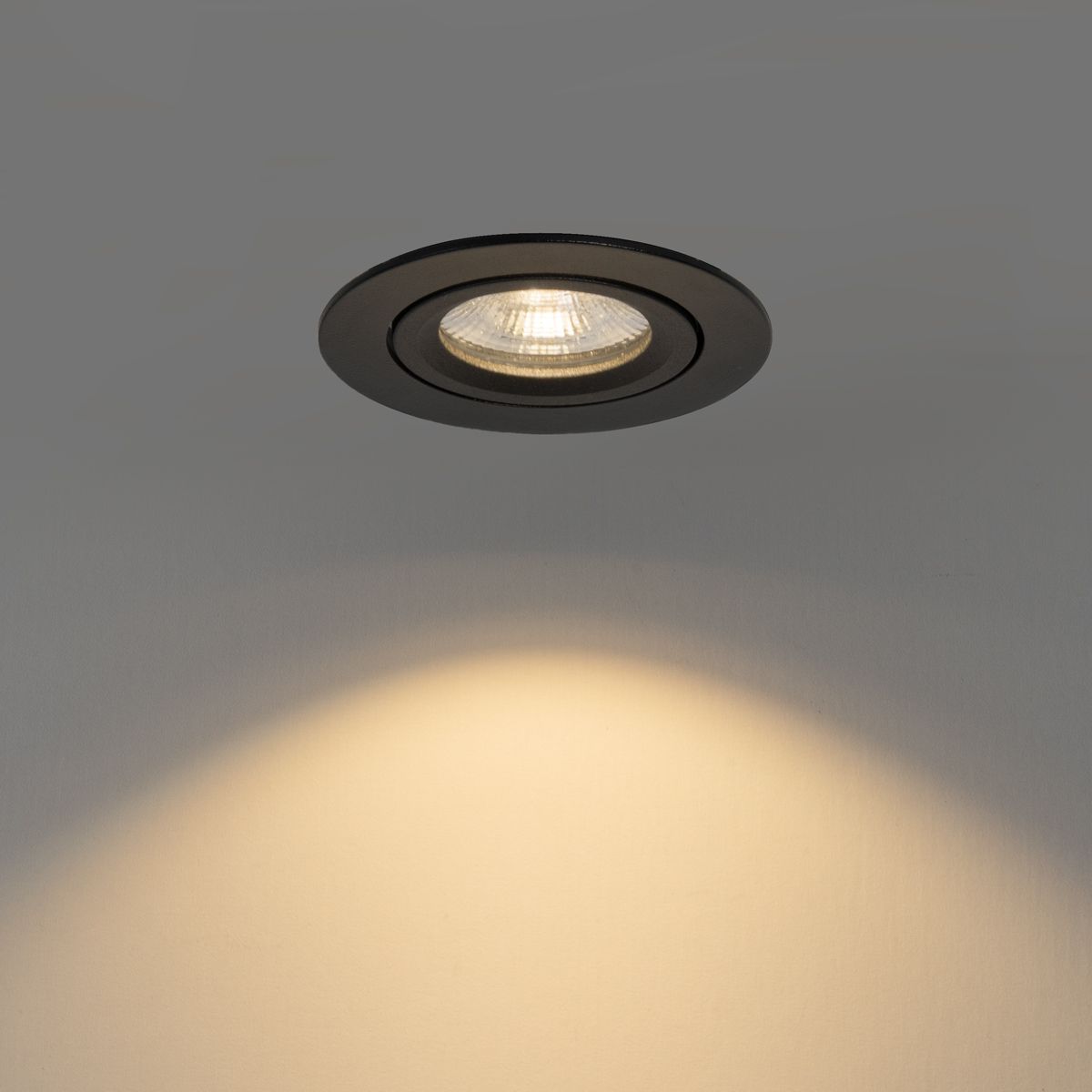 Inbouwspot zwart kantelbaar 8,2cm incl. LED dim to warm IP54 ultra slim - Pupil