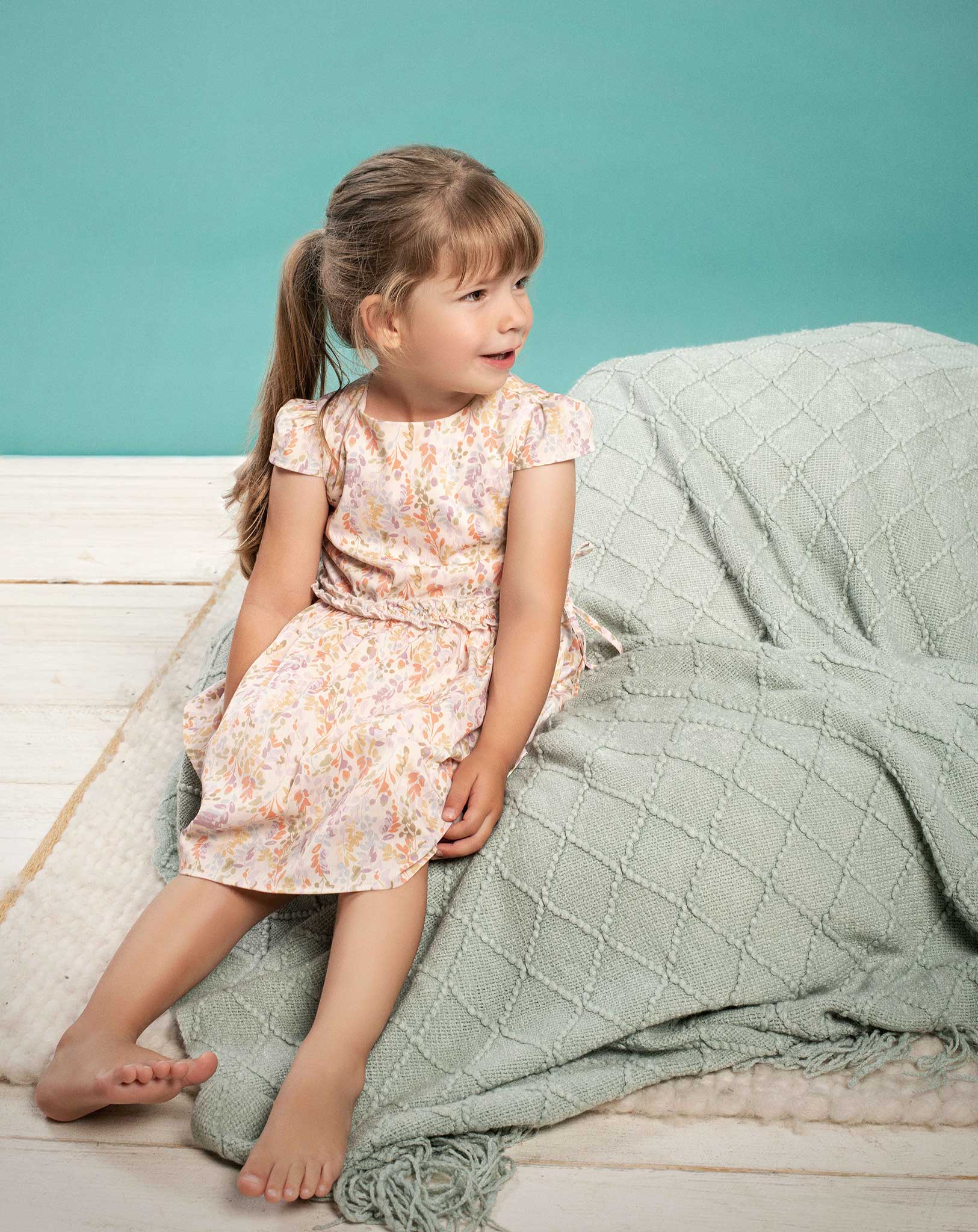 Kleid BLOSSOM mit Flügelärmeln in bunt