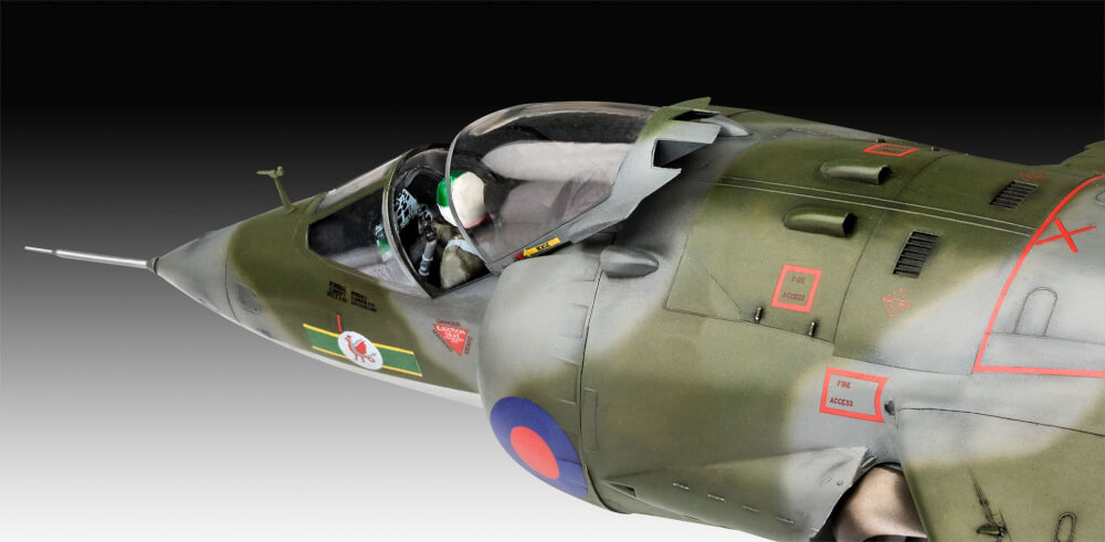 Geschenkset Harrier GR.1, 50 Years, Revell Modellbausatz mit Basiszubehör
