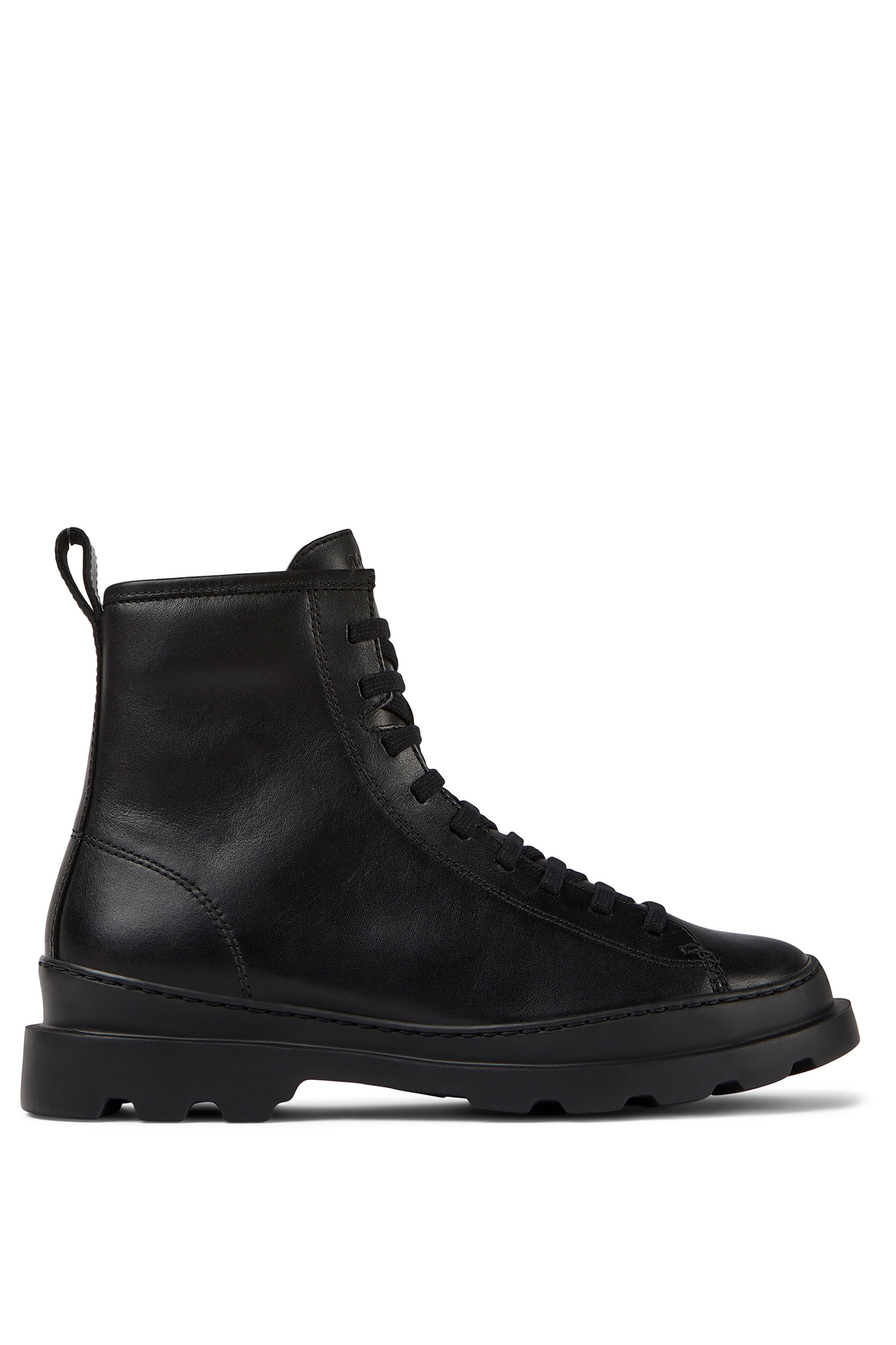 Bota feminina de cano médio com cadarço.