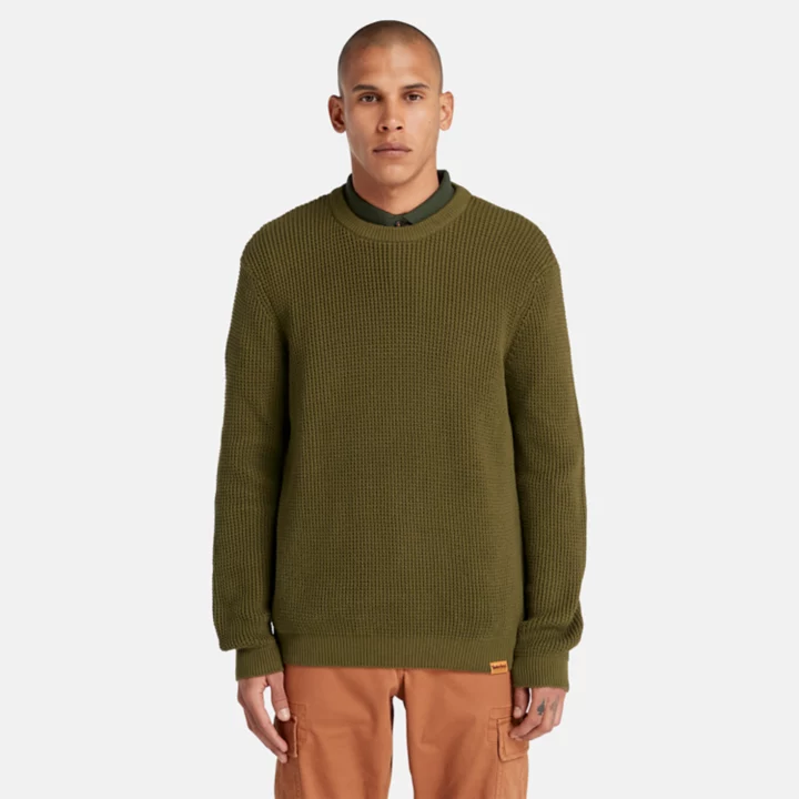 Suéter masculino de gola redonda com pregas na frente, na cor verde.