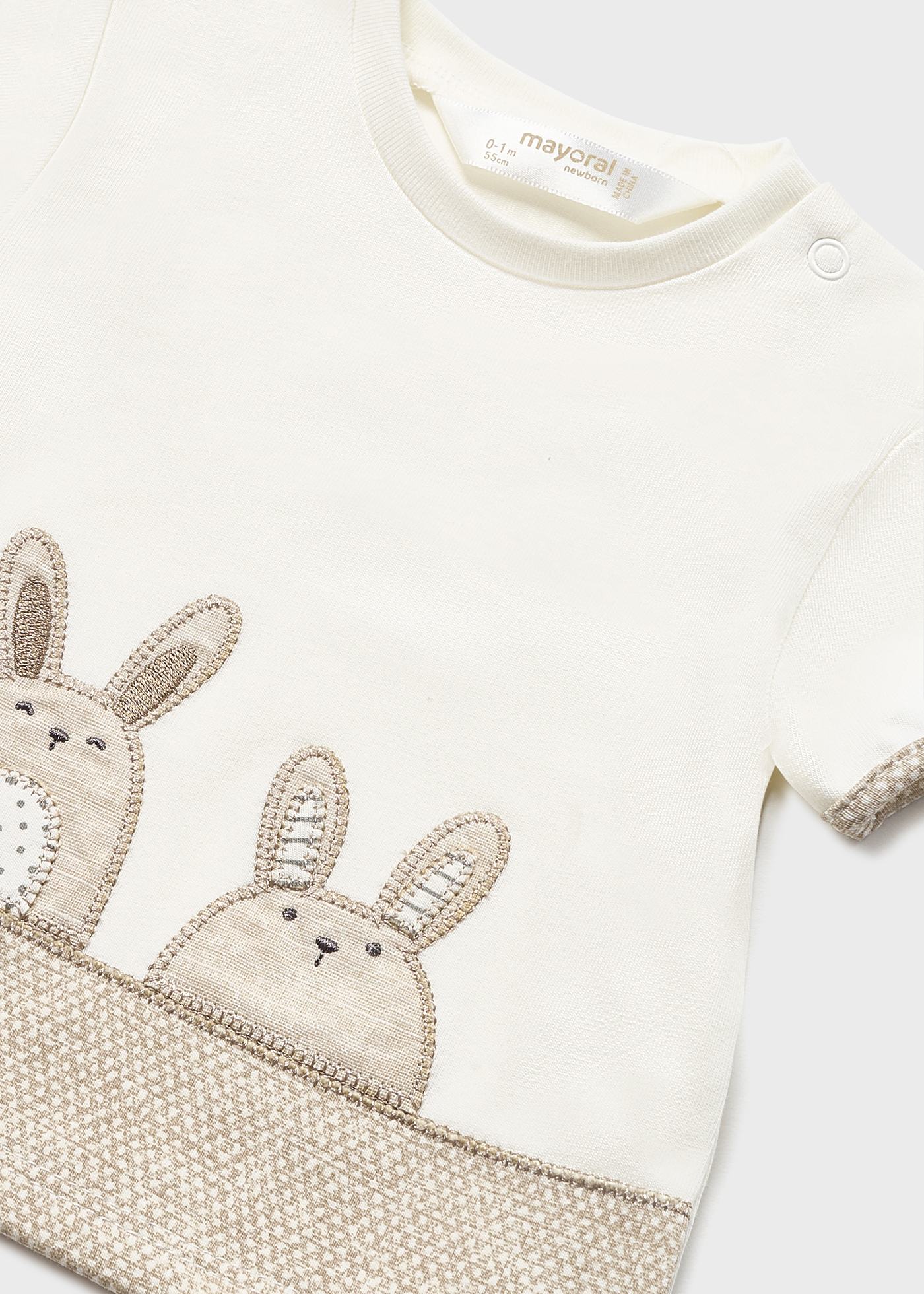 Conjunto de 4 peças em algodão sustentável para recém-nascidos.