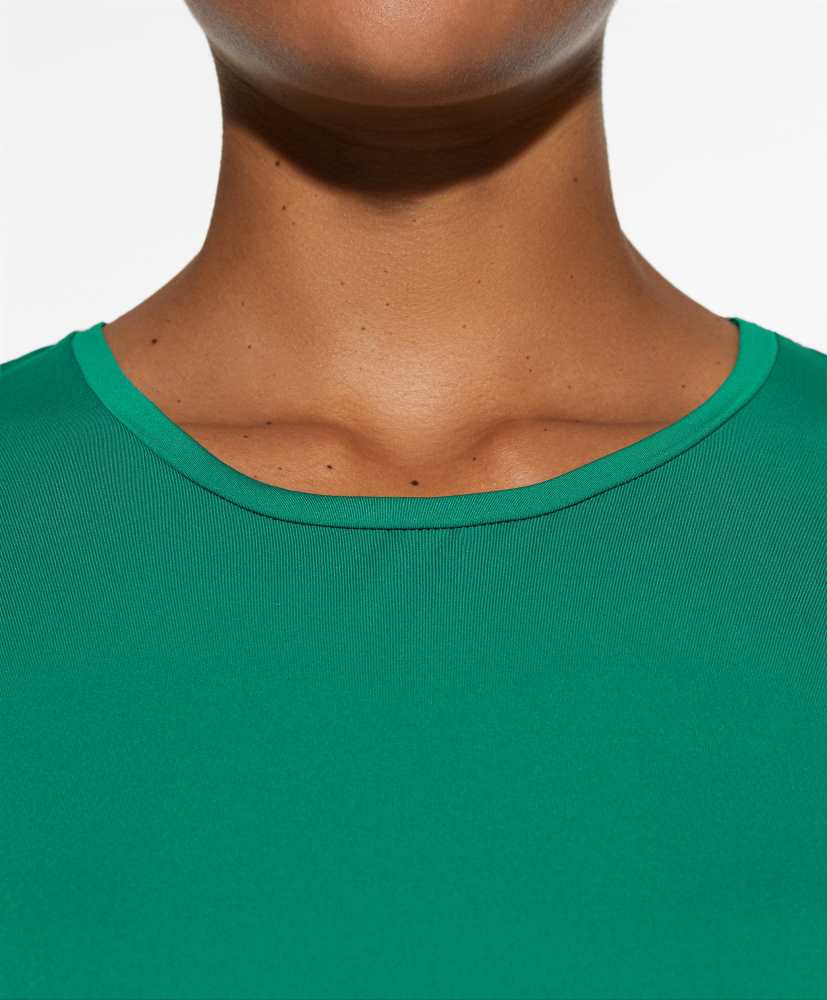 camiseta técnica ajustada de manga curta