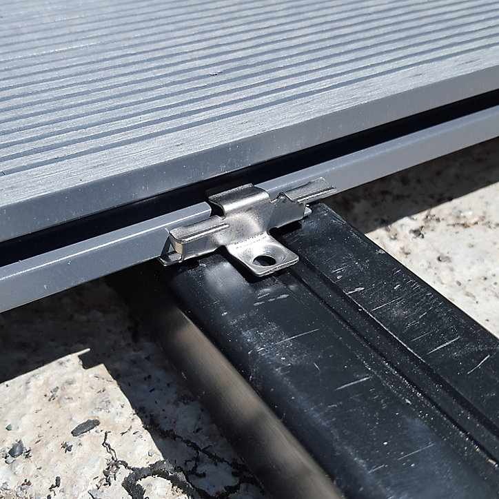100 clips et vis inox pour lame de terrasse composite alvéolaire Greendeck R