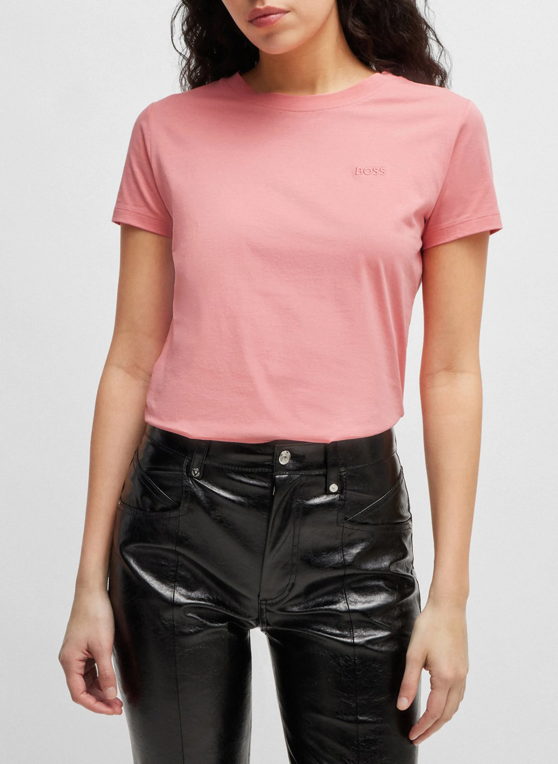 Tee-shirt droit col rond brodé en laine vierge | Rose