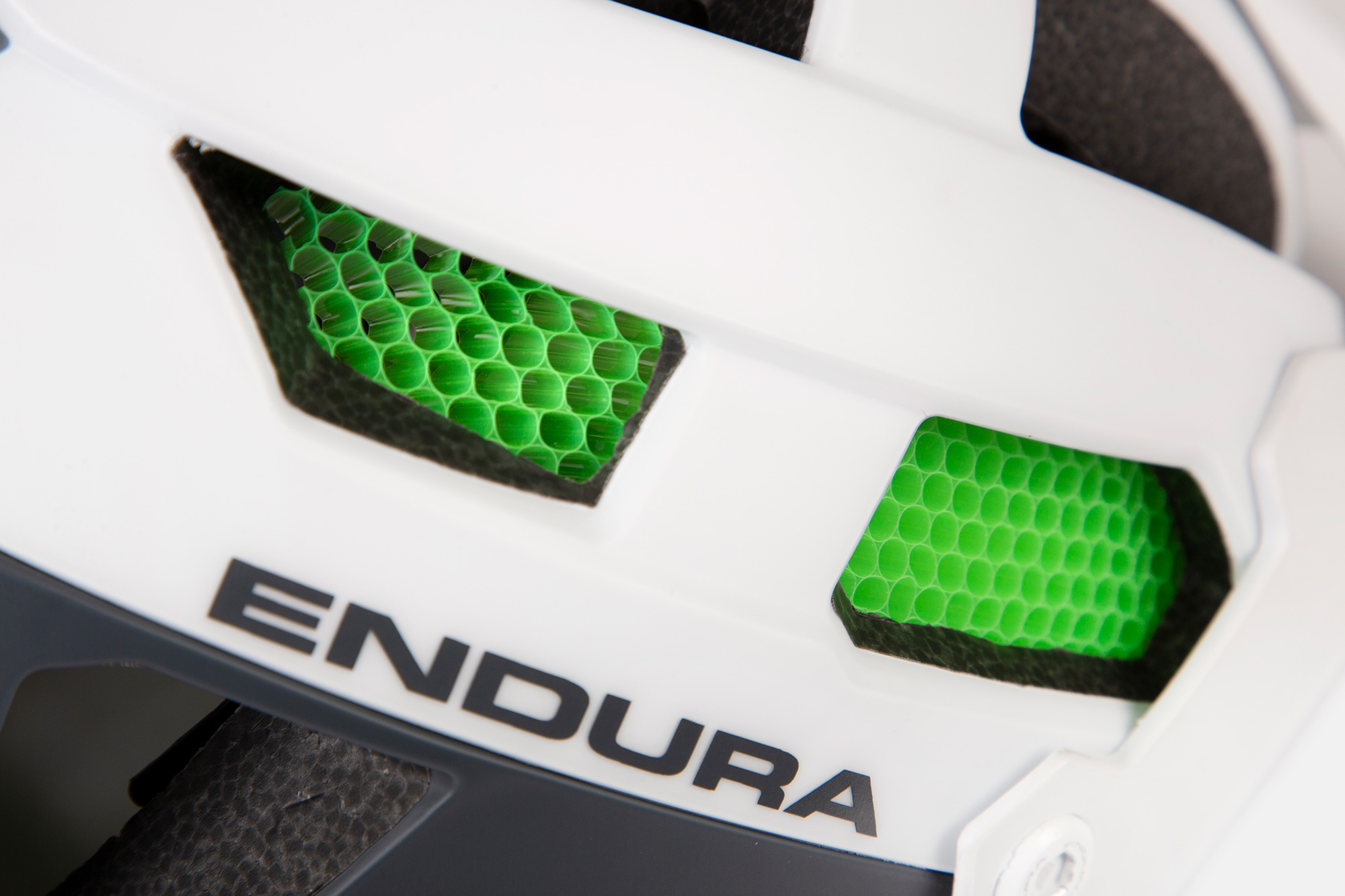 Endura Singletrack Hjelm Med MIPS og Koroyd Hvid