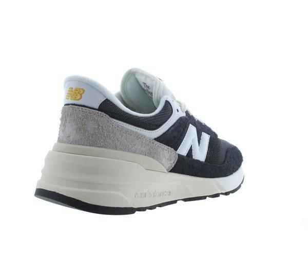 New Balance 977R Trainers