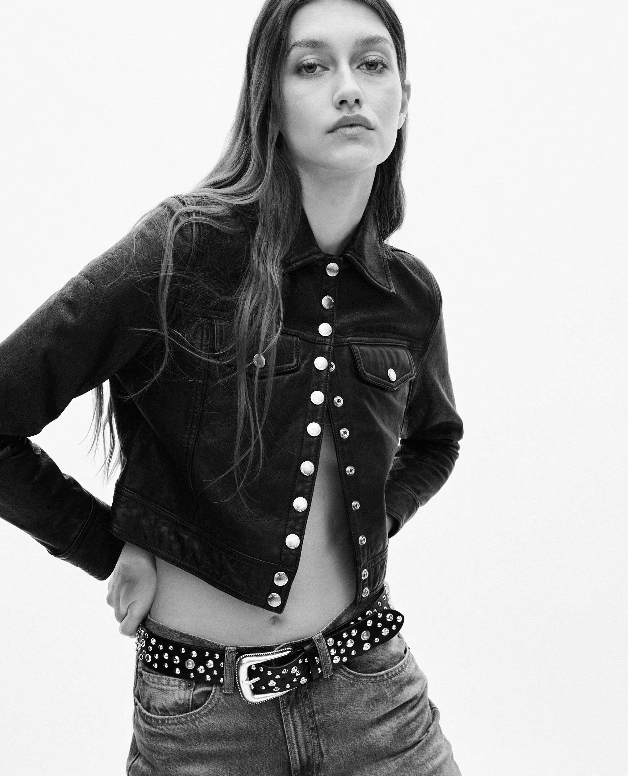 Blouson court en cuir noir