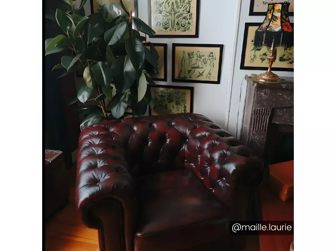 Fauteuil chesterfield BRENTON 100% cuir de buffle - Marron reflets châtains