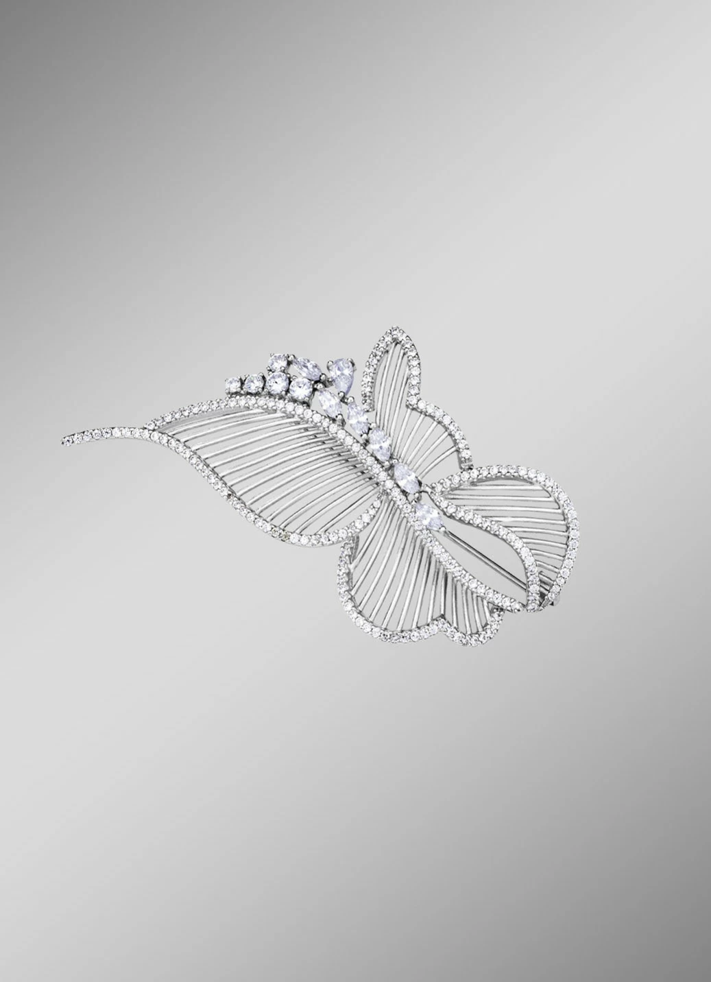 Filigrane Anstecknadel Schmetterling mit synth. Zirkonia