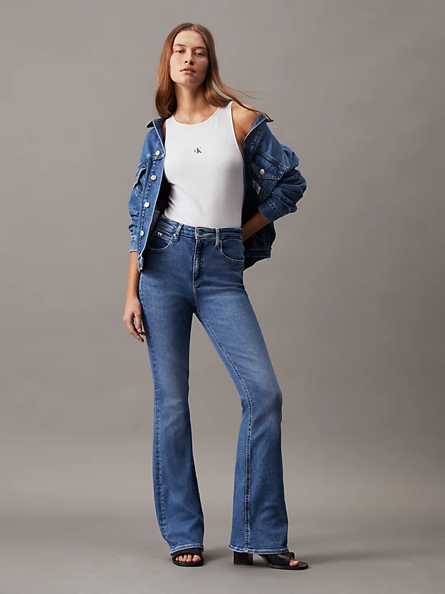 Calça jeans boca de sino