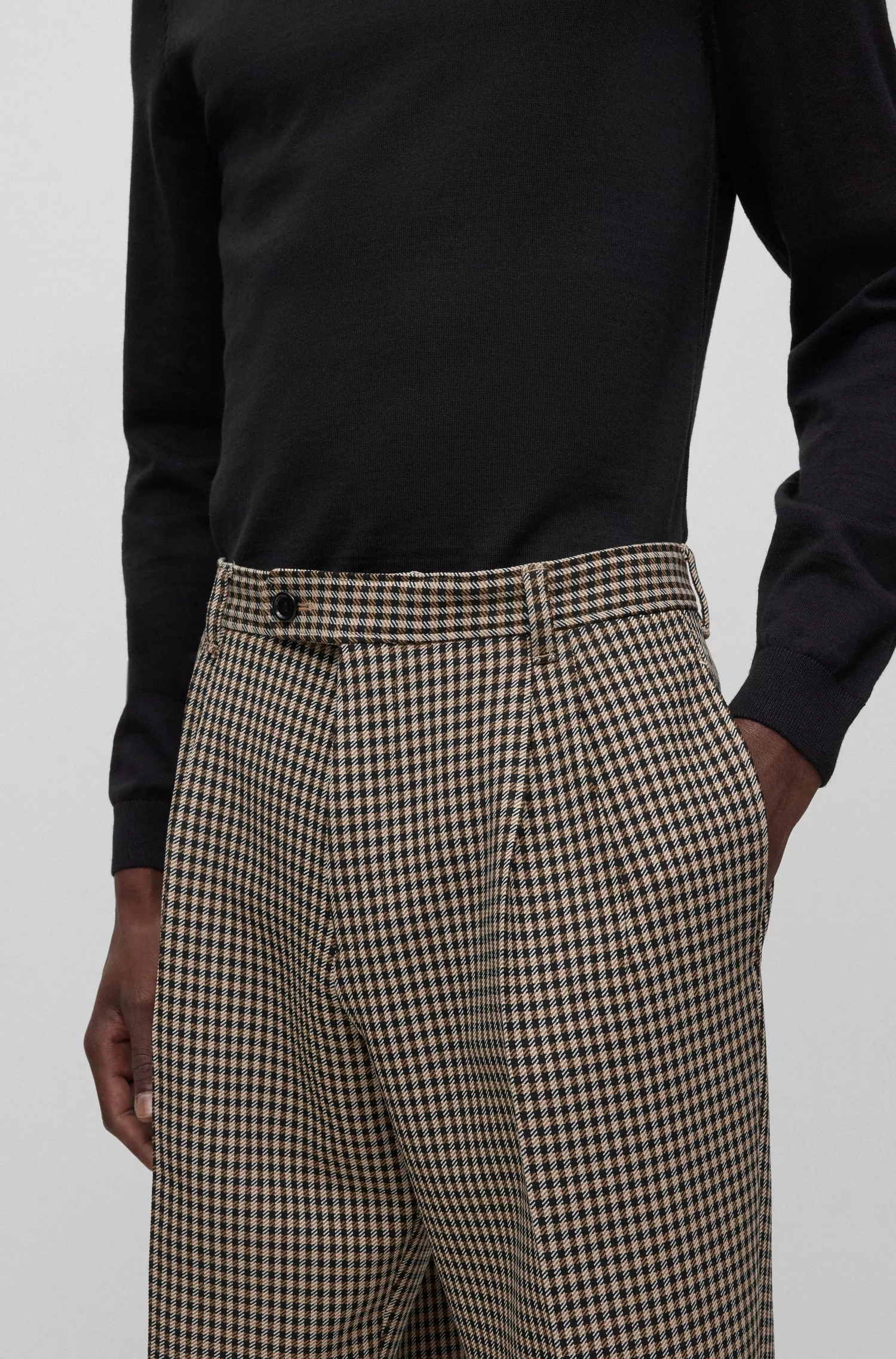 Calça BOSS preta de corte relaxado em tecido elástico xadrez.