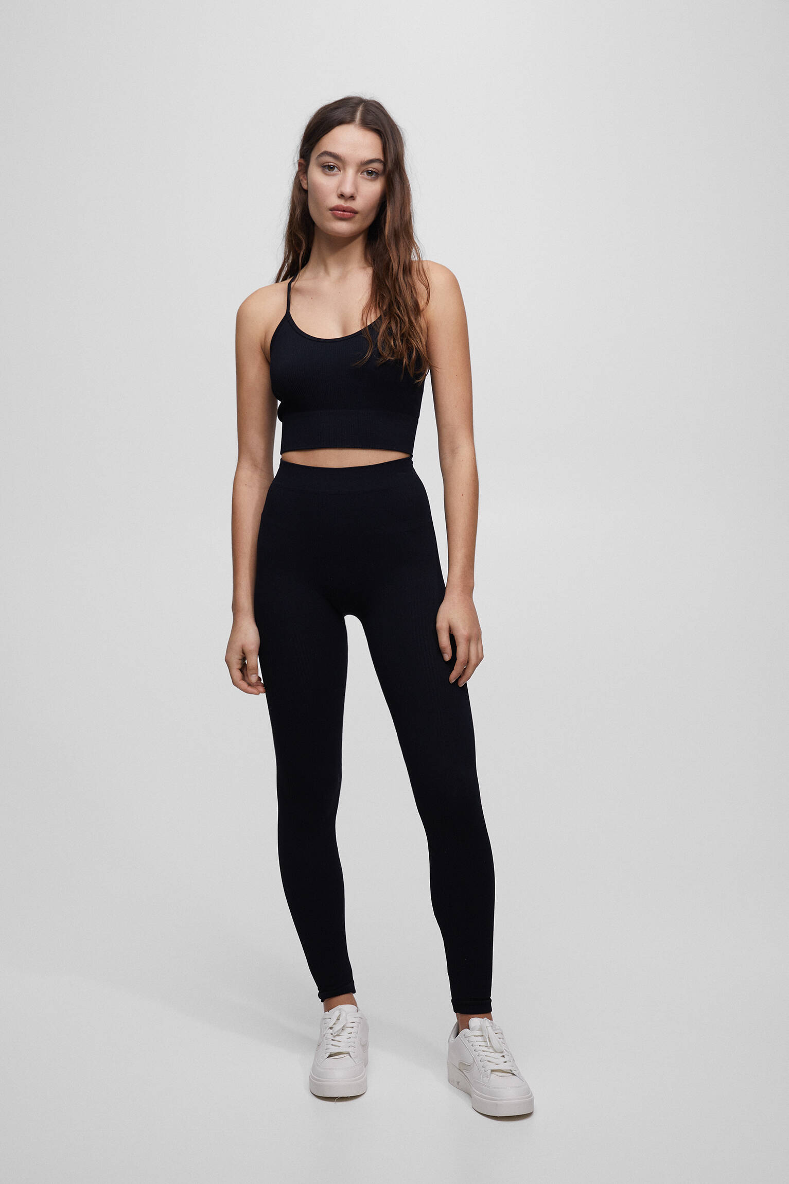 Conjunto de top e legging sem costura - Preto