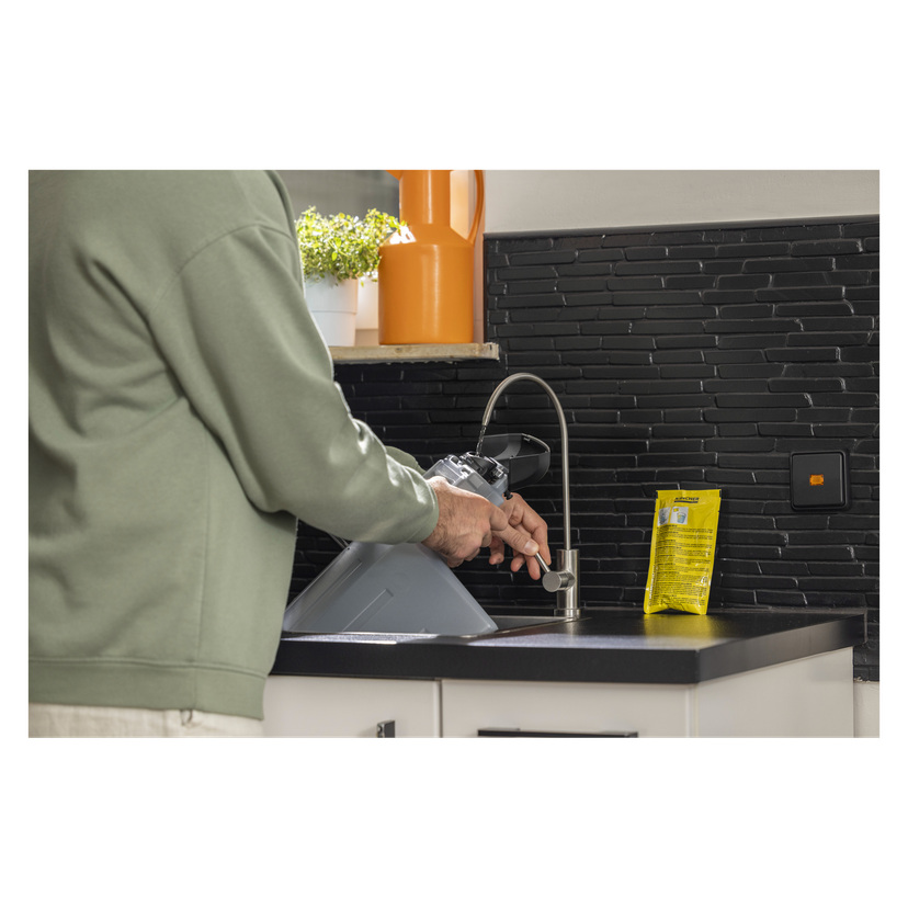 Teppe- og tekstilpleiemaskin 4+4 l 1000 W