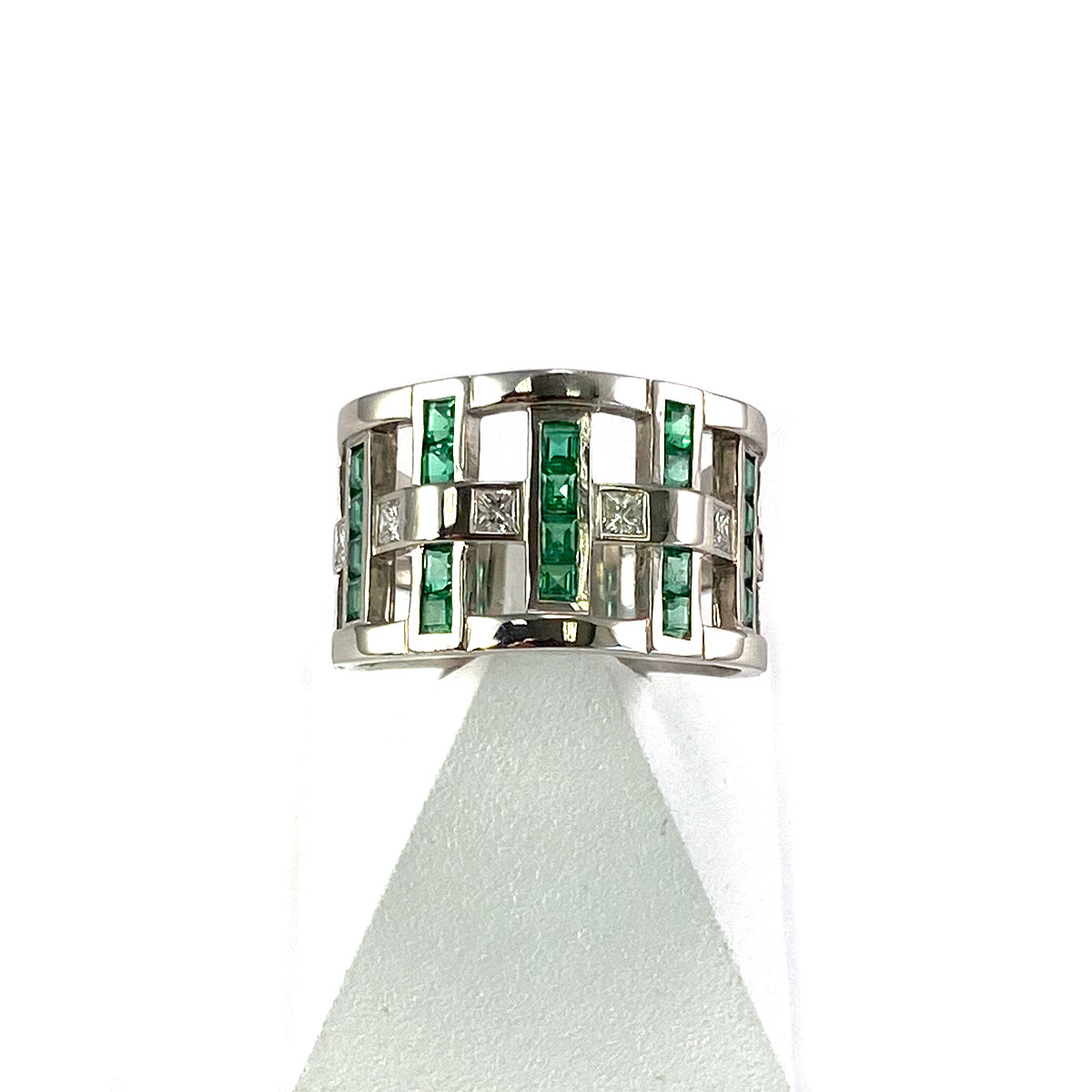 Bague d'occasion or 375 blanc diamants émeraudes