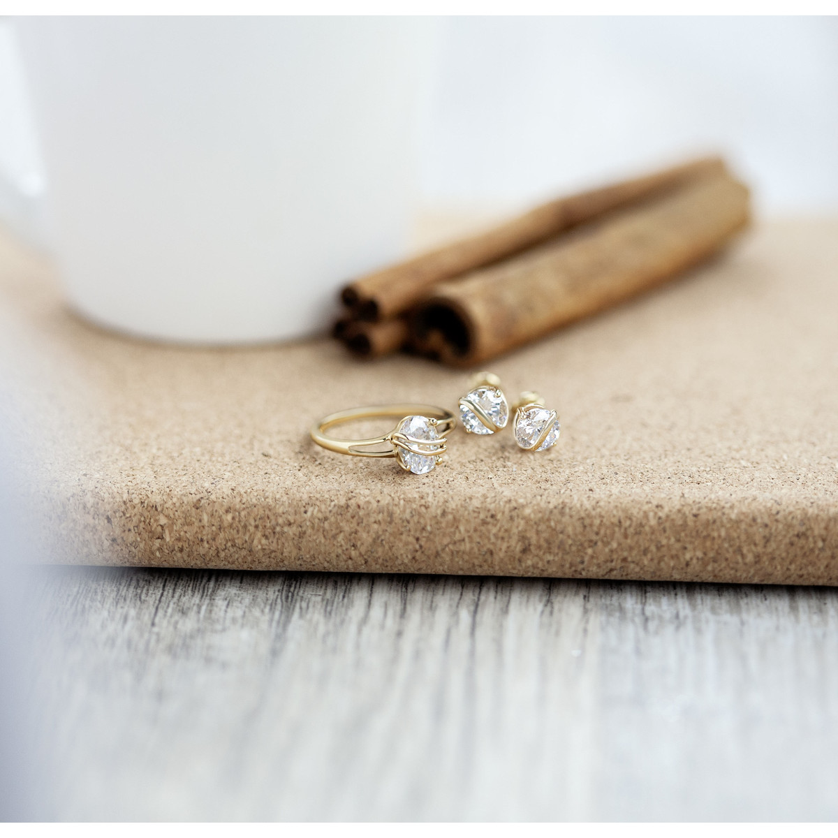 Bague or 375 jaune zirconia ovale