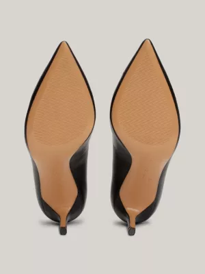 Sapatos de salto alto essenciais em couro com bico fino