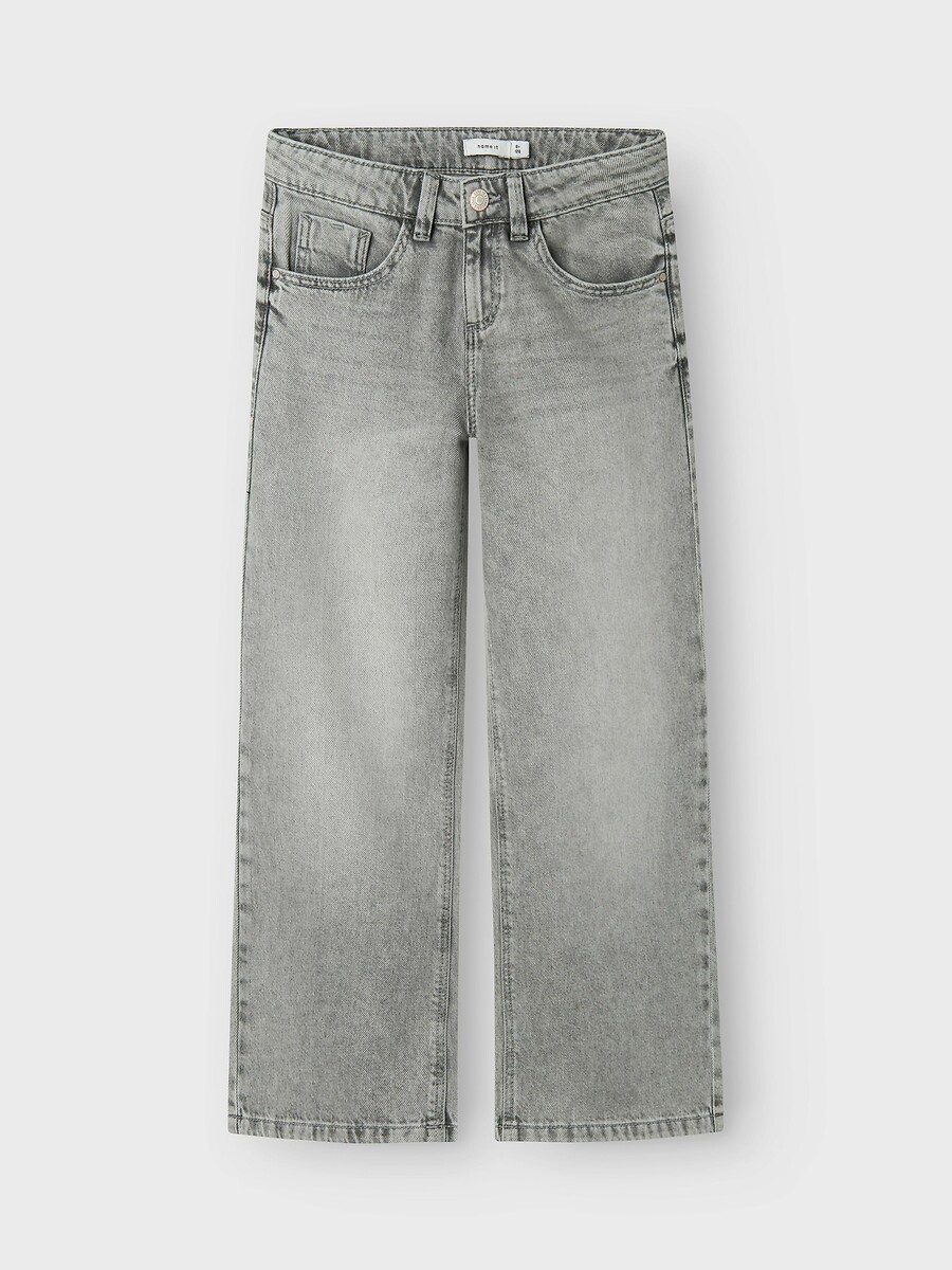 DÊ UM NOME A ELE<br>Calças jeans largas