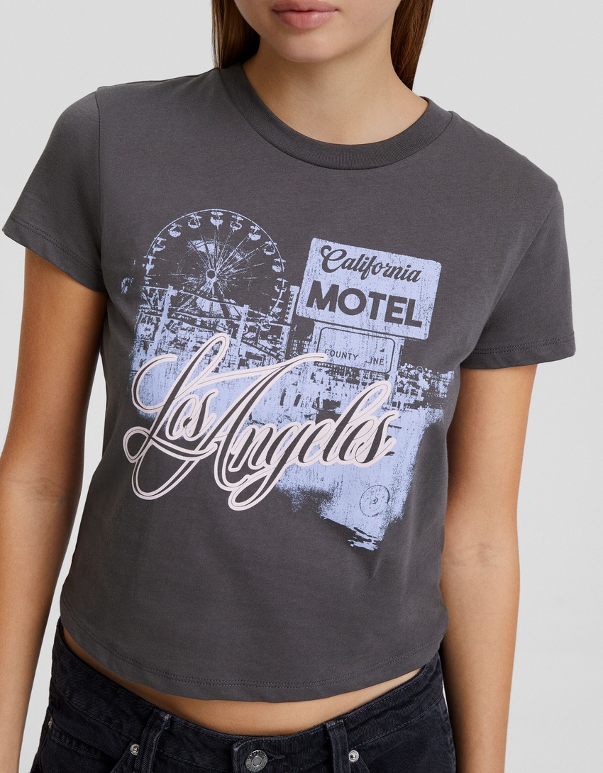 Camiseta de manga curta com estampa e modelagem regular
