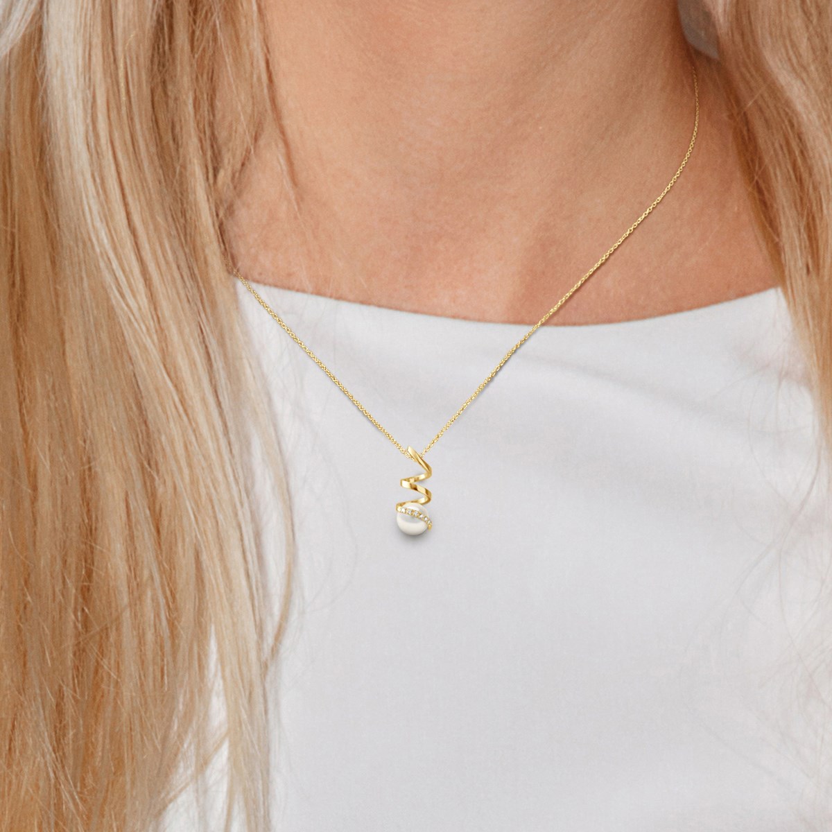 Pendentif Diamants 0,060 Cts Perle de Culture d'Eau Douce Ronde 7-8 mm Blanche Or Jaune