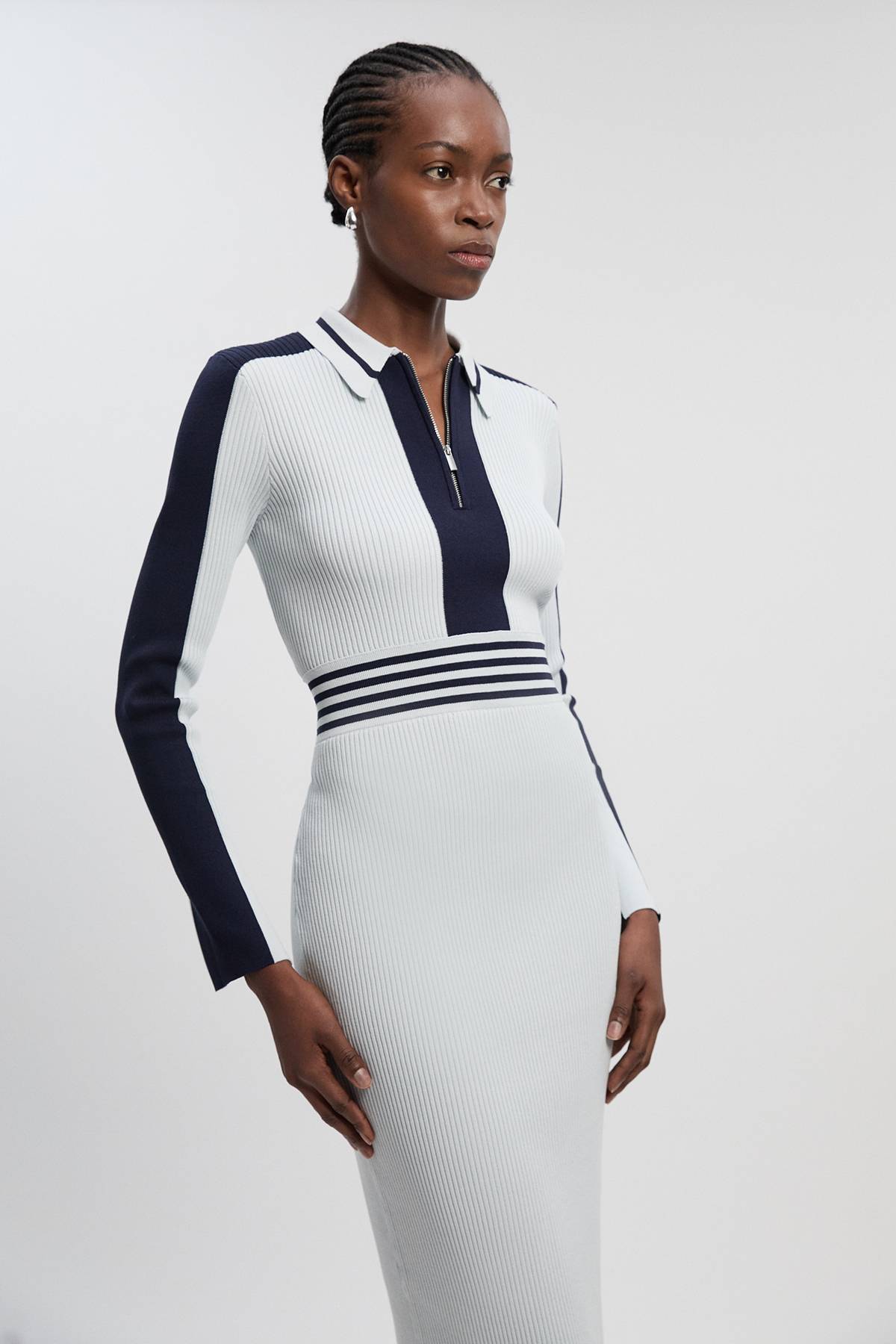 KarenMillen Robe polo midi zippée en tricot côtelé