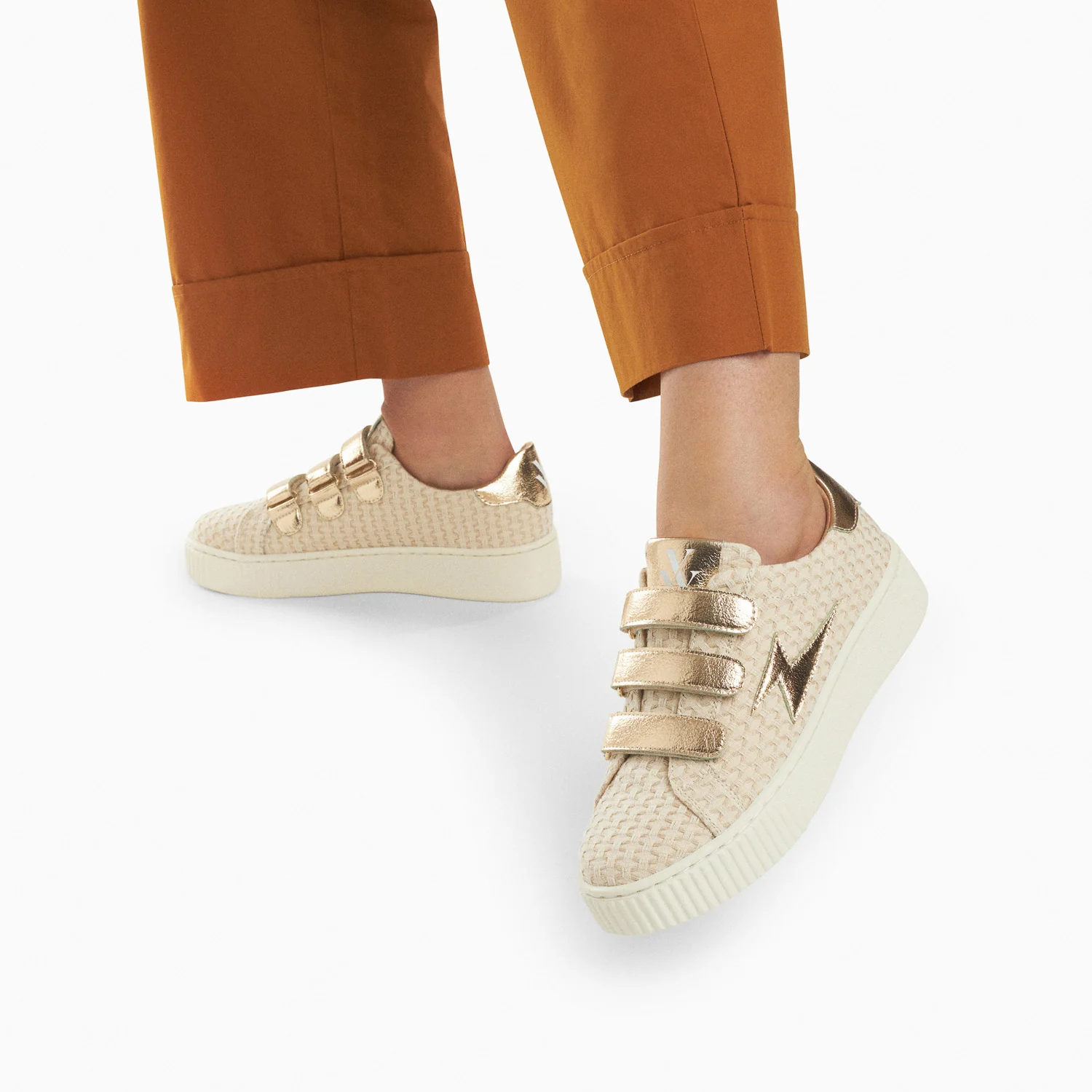 Sneakers-Baskets éclair Louise beige et or à scratchs