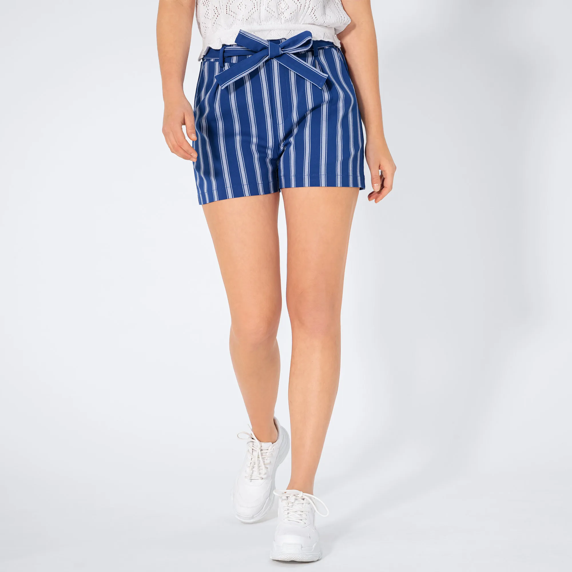 Damen-Shorts mit Längsstreifen, mit Gürtel