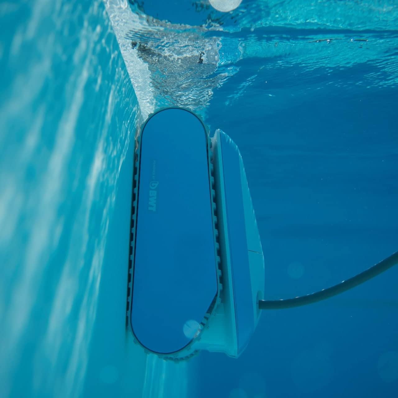 BWT Poolroboter Cosmy 150 | besonders Leicht & Kompakt | für Pools mit Einer Länge bis zu 10 m | Zuverlässige Reinigung von Boden, Wand & Wasserlinie | 16m Kabellänge | Poolsauger