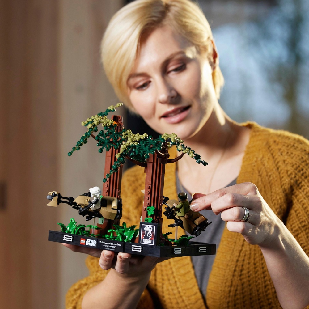 LEGO Star Wars 75353 Endor Speeder Chase Diorama-Set