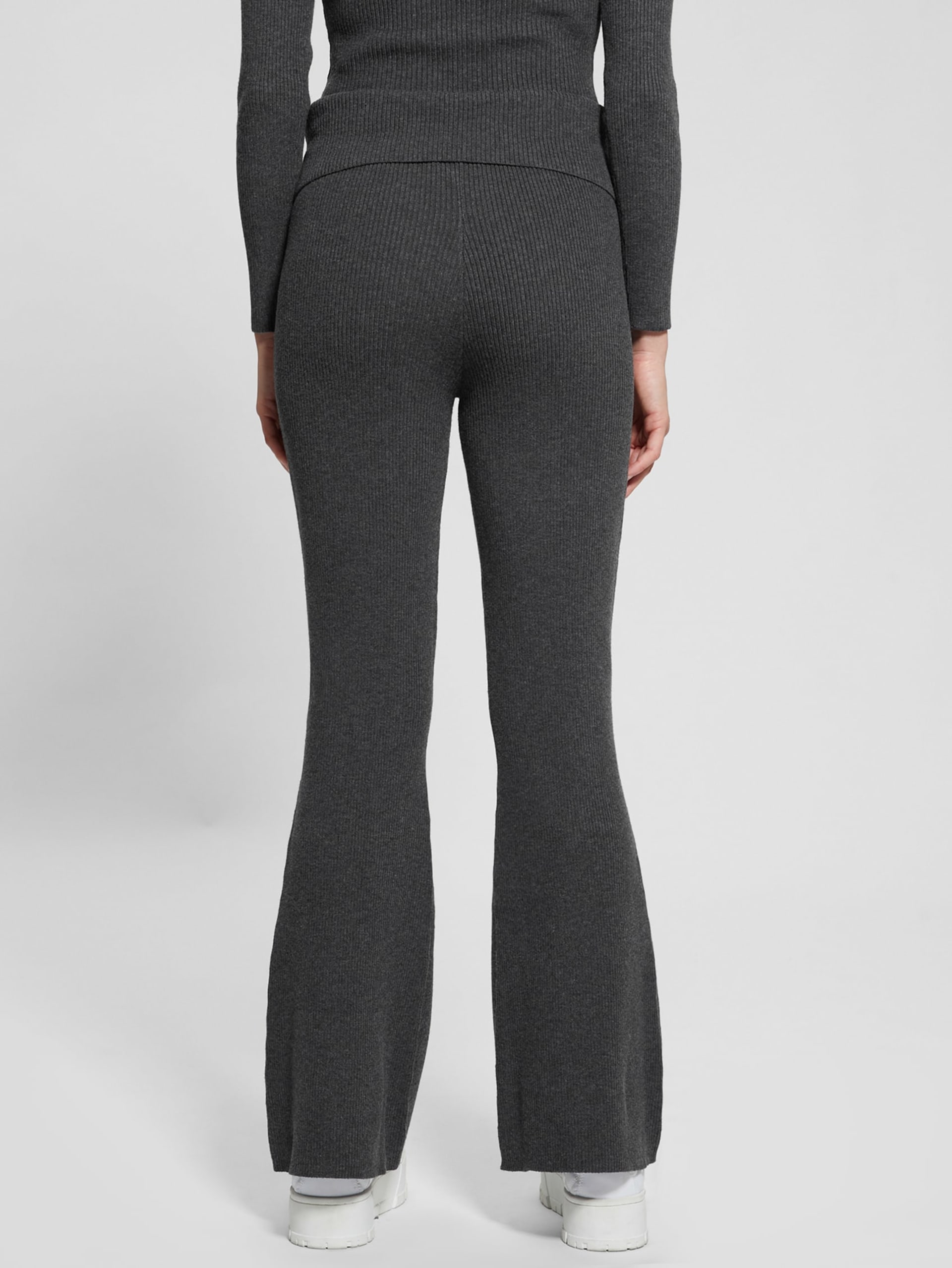 Calça legging Eco Nina com barra dobrada e modelagem flare canelada