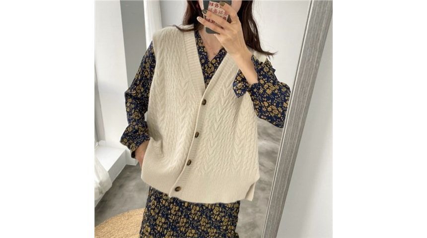 Rred - V-hals effen kabelgebreid vest met knoopjes
