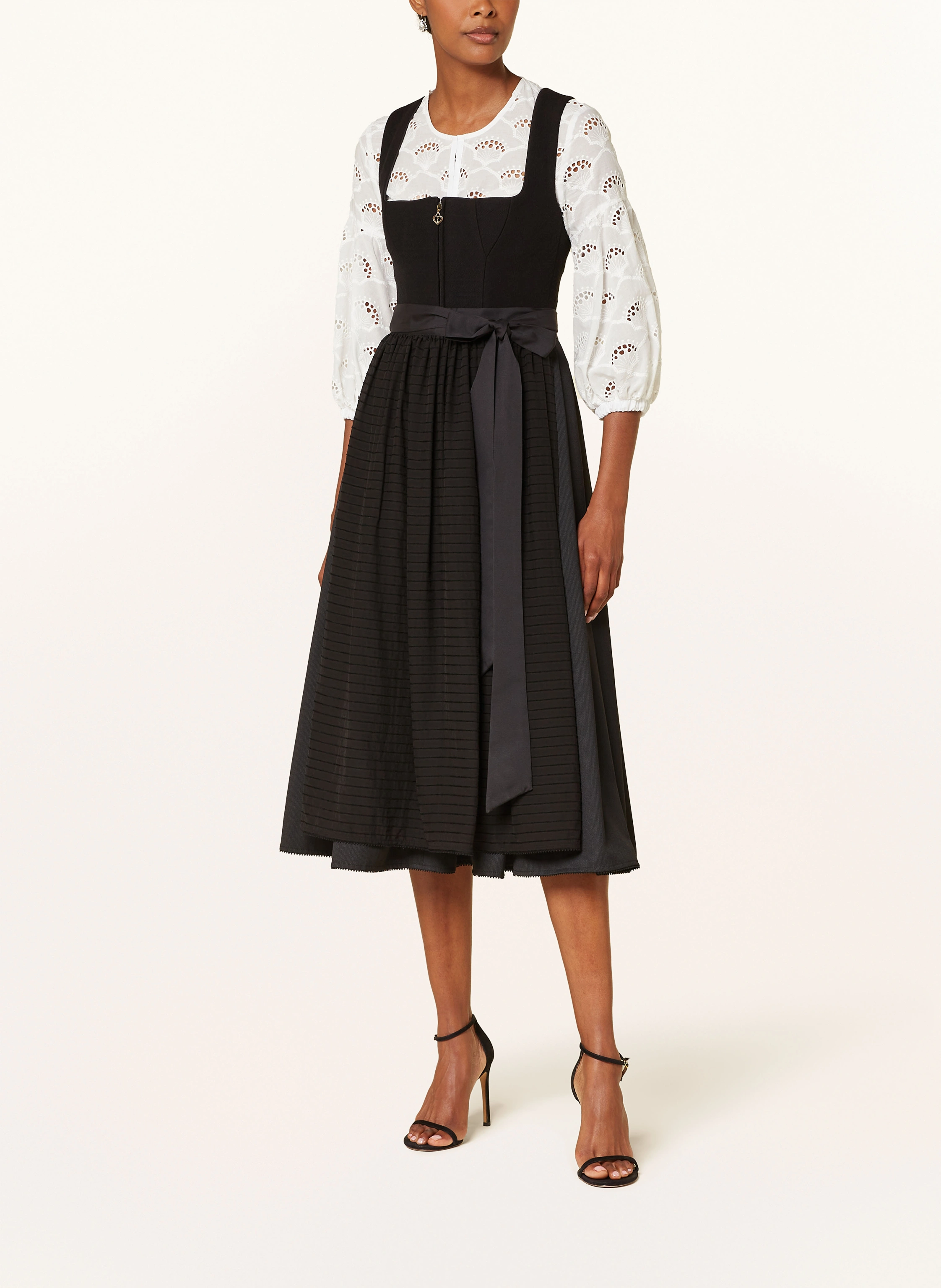 SPORTALM Dirndlbluse aus Lochspitze mit 3/4-Arm